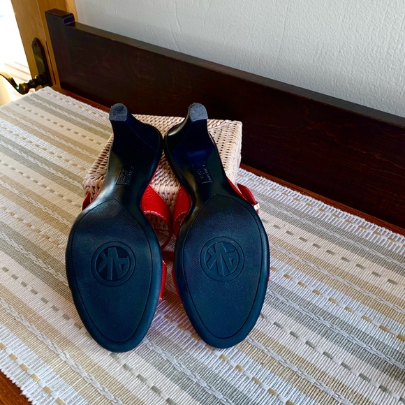 🍒Anne Klein Flex “Azeek” Red Pebbled Leather w/Silver Sandals - Sz 7.5✨✨✨ - Picture 8 of 10